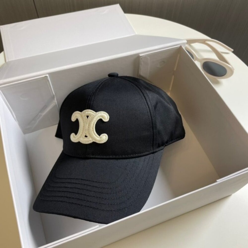 Celine Black Hat with Cream Emblem - Picture 4 of 7